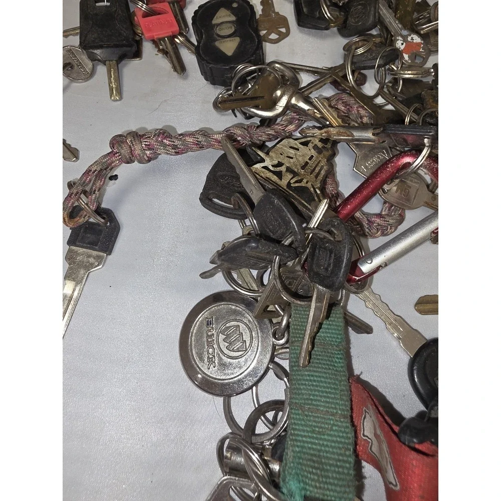 Mixed Vintage Lot of Car Keys - Toyota, Chrysler, Etc.. Key Tags, Crafts/Parts